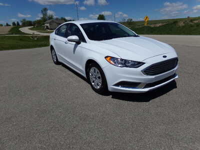 2019 Ford Fusion, $9250. Photo 3