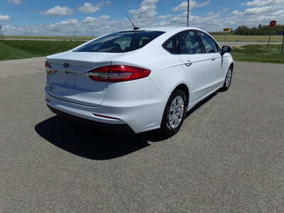 2019 Ford Fusion, $9250. Photo 4