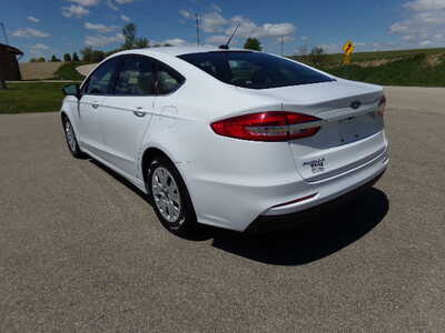 2019 Ford Fusion, $9250. Photo 9