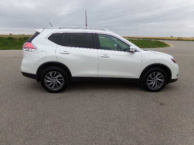 2015 Nissan Rogue, $9950. Photo 2