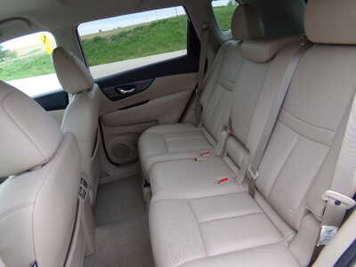 2015 Nissan Rogue, $9950. Photo 11