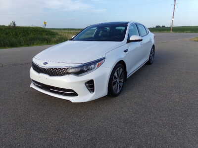 2016 Kia Optima, $9500. Photo 1