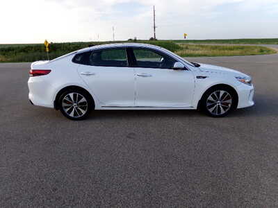 2016 Kia Optima, $9500. Photo 2