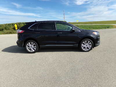 2022 Ford Edge, $14500. Photo 2