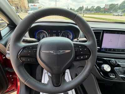2025 Chrysler Pacifica, $32995. Photo 10