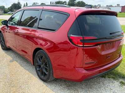 2025 Chrysler Pacifica, $32995. Photo 2