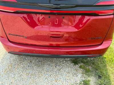 2025 Chrysler Pacifica, $32995. Photo 3