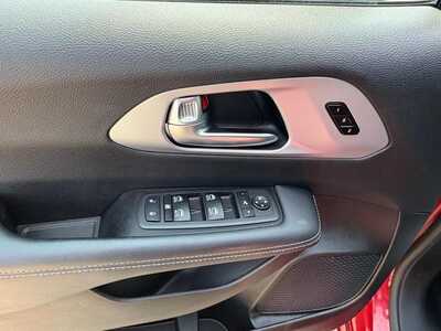 2025 Chrysler Pacifica, $32995. Photo 4