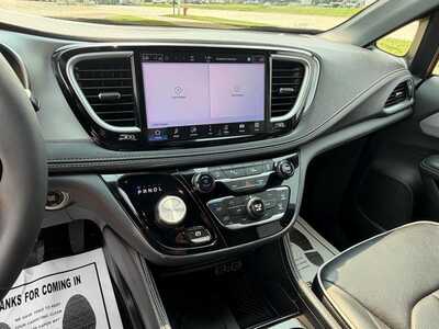 2025 Chrysler Pacifica, $32995. Photo 7