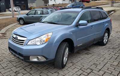 2012 Subaru Outback, $10100. Photo 3