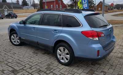 2012 Subaru Outback, $10100. Photo 5