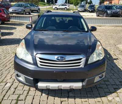 2011 Subaru Outback, $7200. Photo 2