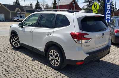 2019 Subaru Forester, $19200. Photo 5
