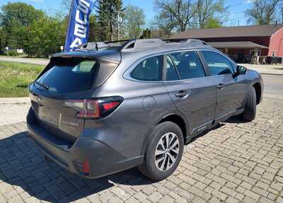 2022 Subaru Outback, $14900. Photo 7