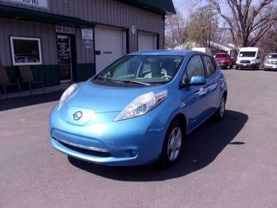 2014 Nissan Leaf, $8495. Photo 3