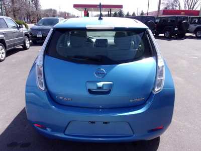 2014 Nissan Leaf, $8495. Photo 6