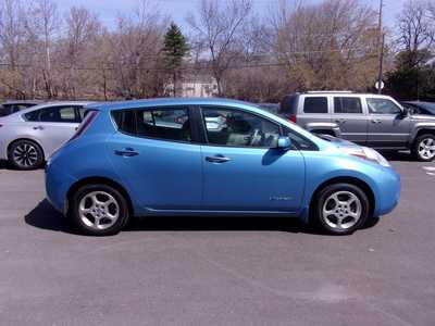 2014 Nissan Leaf, $8495. Photo 8