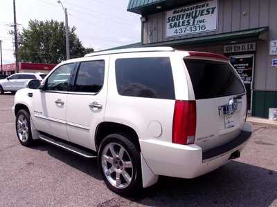 2007 Cadillac Escalade, $8995. Photo 5