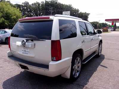 2007 Cadillac Escalade, $8995. Photo 7