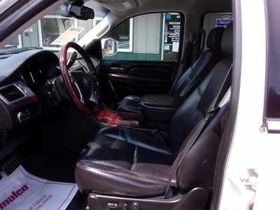 2007 Cadillac Escalade, $8995. Photo 9