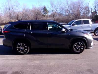 2021 Toyota Highlander, $32995. Photo 8