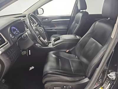 2015 Toyota Highlander, $16995. Photo 2