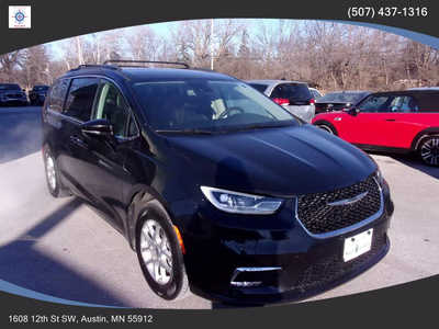 2022 Chrysler Pacifica, $23995. Photo 1