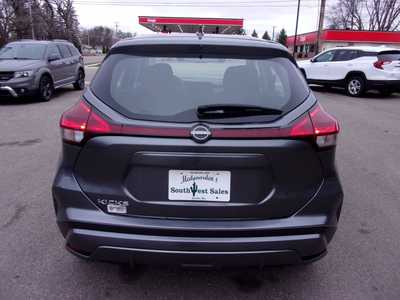 2022 Nissan Kicks, $16495. Photo 6