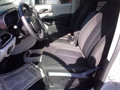 2023 Chrysler Voyager, $22495. Photo 11