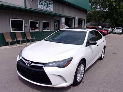 2016 Toyota Camry, $15995. Photo 3