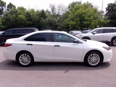 2016 Toyota Camry, $15995. Photo 8