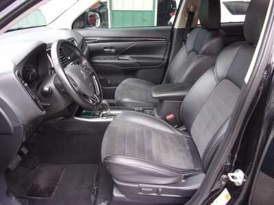 2019 Mitsubishi Outlander, $12995. Photo 11
