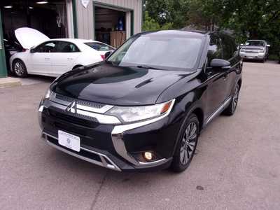 2019 Mitsubishi Outlander, $12995. Photo 3