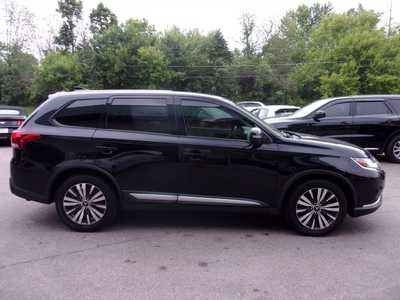 2019 Mitsubishi Outlander, $12995. Photo 8