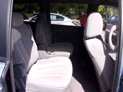 2007 Kia Sedona, $2995. Photo 5