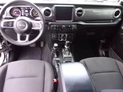 2023 Jeep Gladiator, $32995. Photo 11