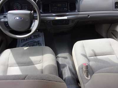 2011 Ford Crown Victoria, $5995. Photo 10