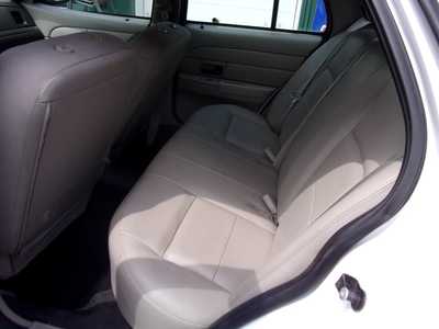 2011 Ford Crown Victoria, $5995. Photo 9