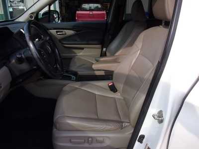 2017 Honda Ridgeline, $17995. Photo 10