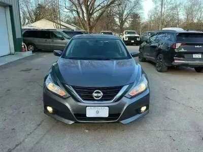 2017 Nissan Altima, $10995. Photo 2