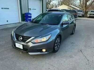2017 Nissan Altima, $10995. Photo 3