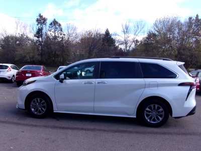 2024 Toyota Sienna, $43495. Photo 2