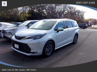 2024 Toyota Sienna, $43495. Photo 1
