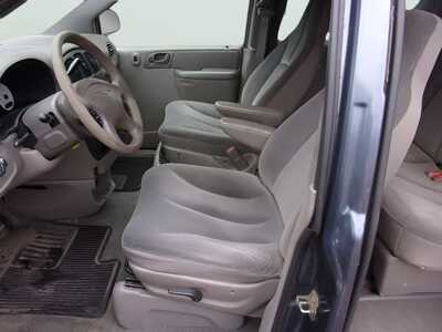2002 Chrysler Voyager, $0.00. Photo 12