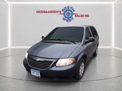 2002 Chrysler Voyager, $0.00. Photo 2