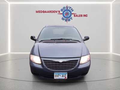 2002 Chrysler Voyager, $0.00. Photo 9