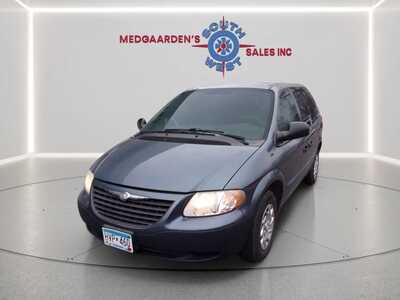 2002 Chrysler Voyager, $0.00. Photo 1