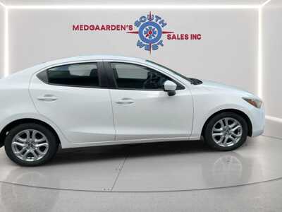 2017 Toyota Yaris, $9995. Photo 10