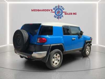 2007 Toyota FJ Cruiser, $8495. Photo 5