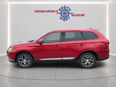 2018 Mitsubishi Outlander, $7995. Photo 1
